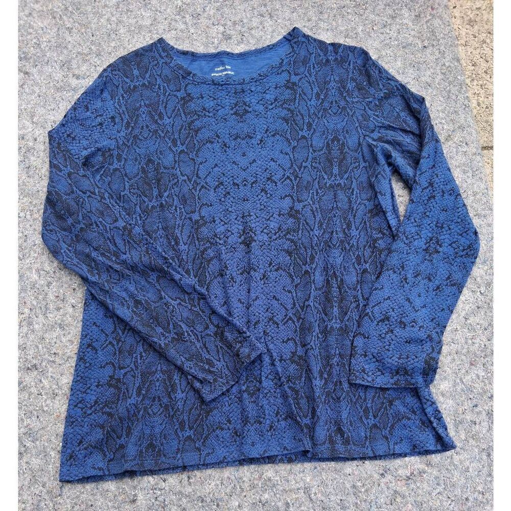 Banana Republic womens large Malibu tee snake print cobalt blue lightweight